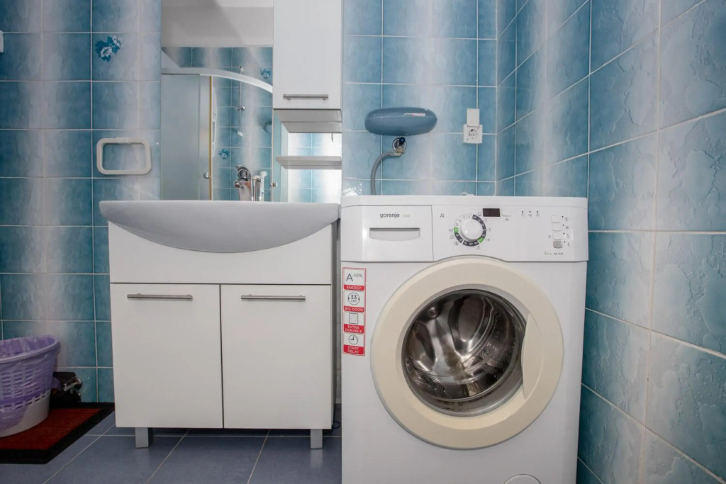 Marjetka house max 17 Pers with 2 complete kitchens, 2 garden grills, bestway swimming pool