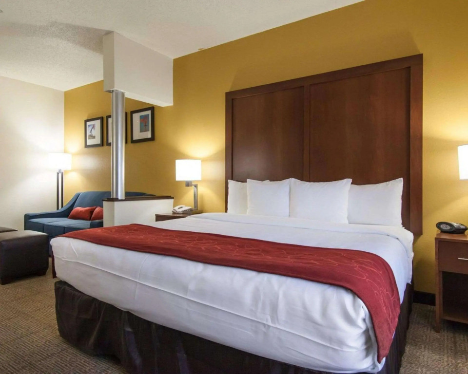 Comfort Suites Tulsa Central