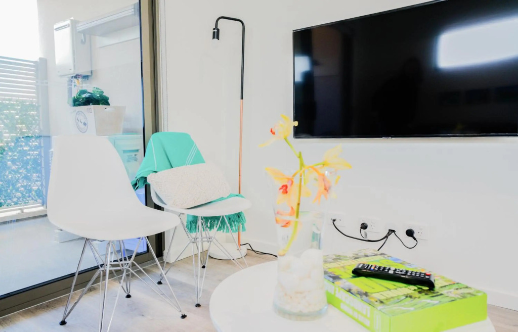 U101 Brunswick Living First Floor Balcony Close to APT and CBD Free Wifi Tram at Doorstep
