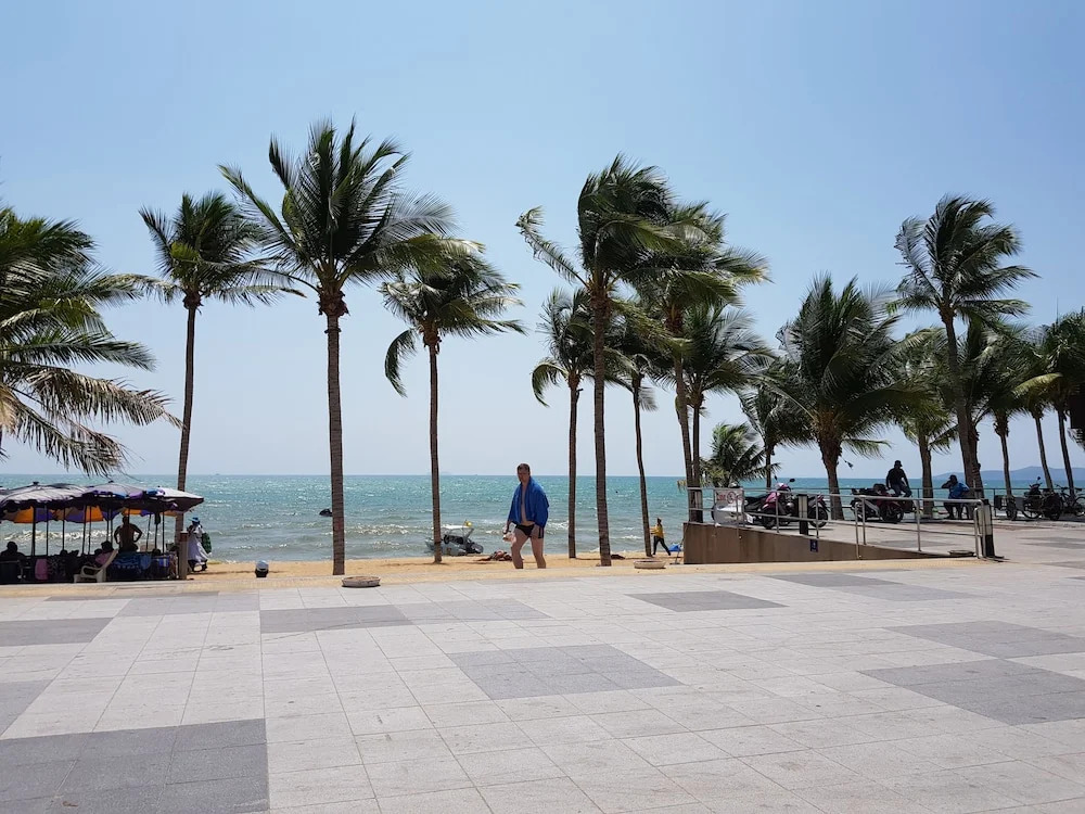 Ons Moeder Restaurant Guesthouse - 2 50 Meters to the Beach