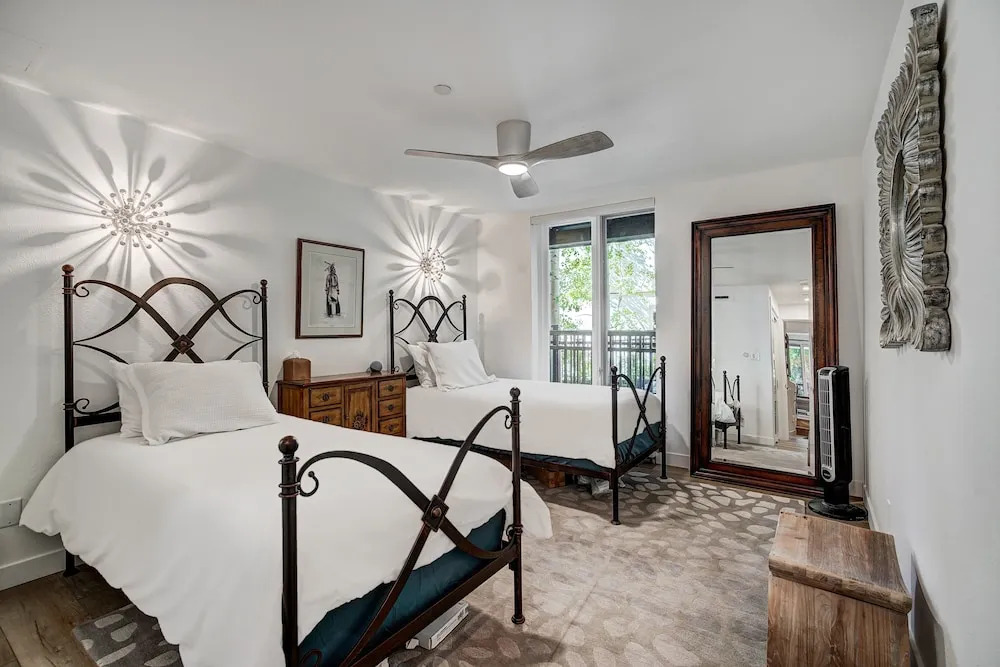 2 BR Next to Eagle River in the Heart of Vail