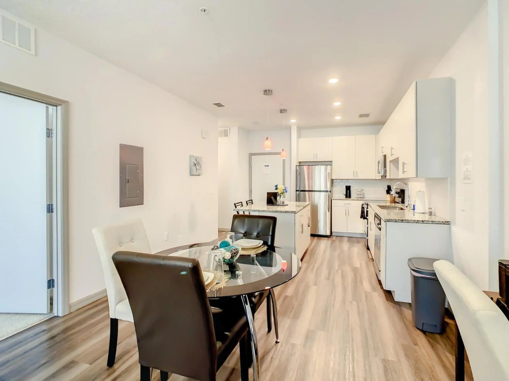 Luxury Apartment near DISNEY with Balcony