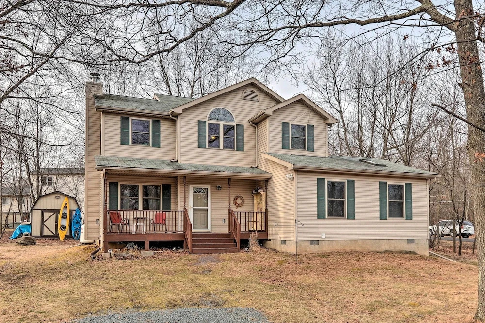 Walk to Pool & Lake: Albrightsville Vacation Home!