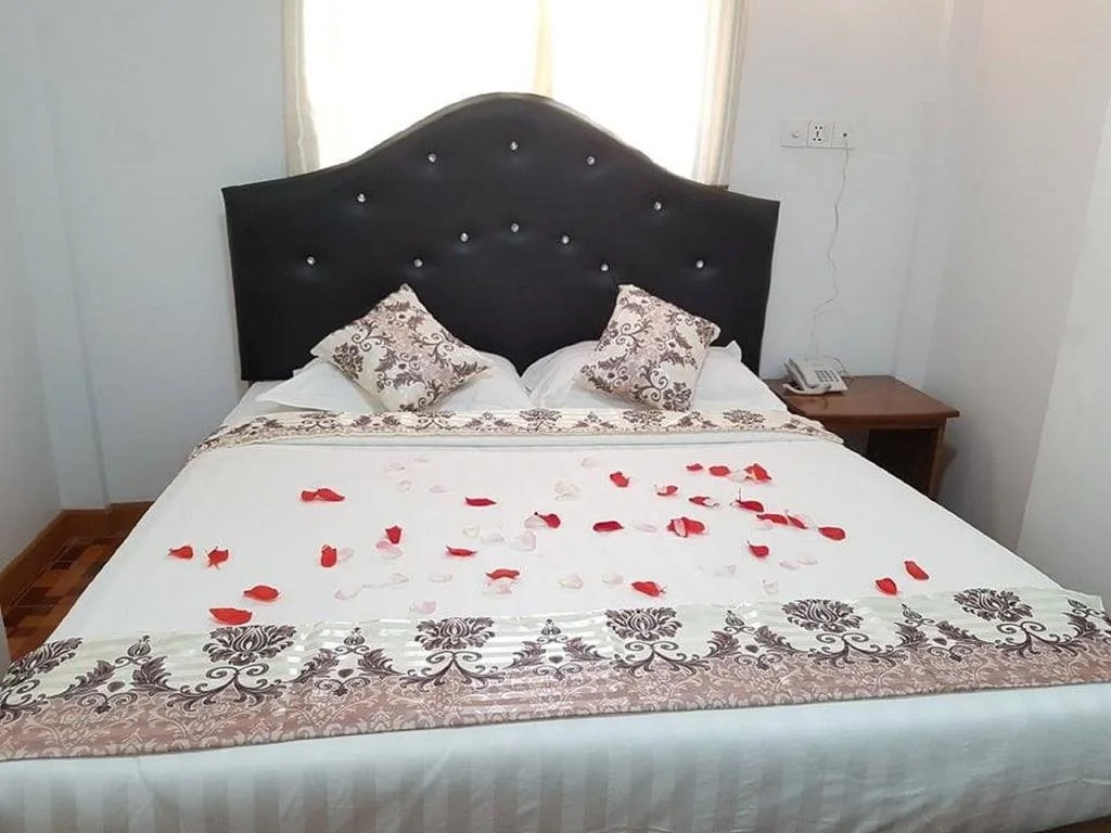 Golden Palace Hotel Hpa An