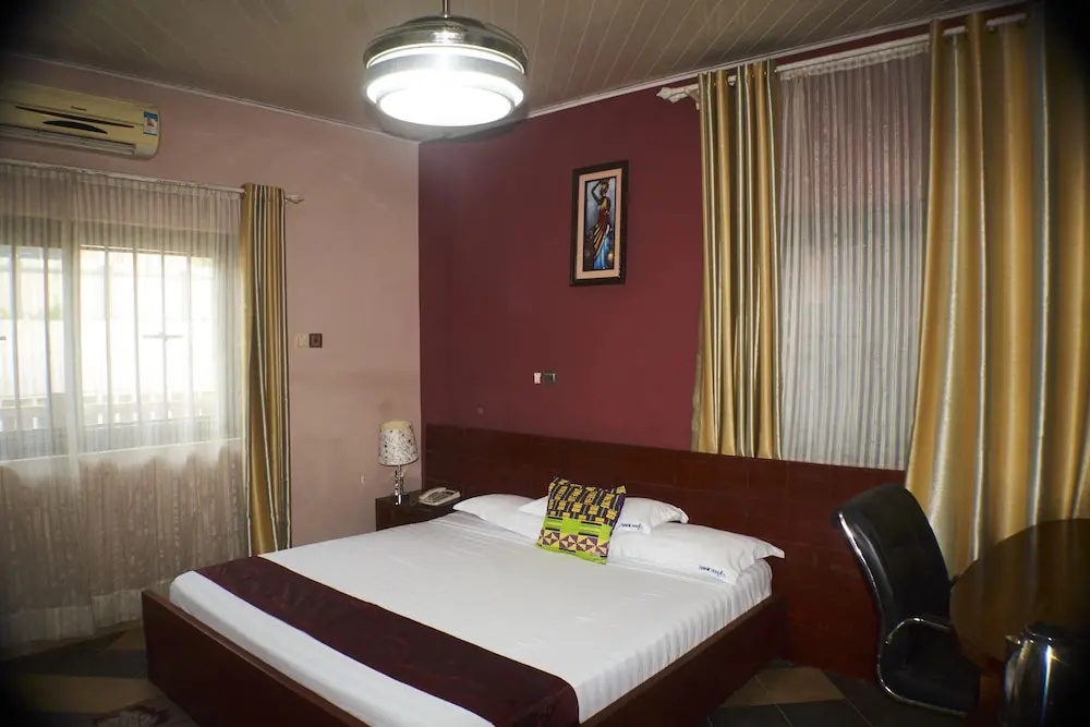 Triple Hill Hotel