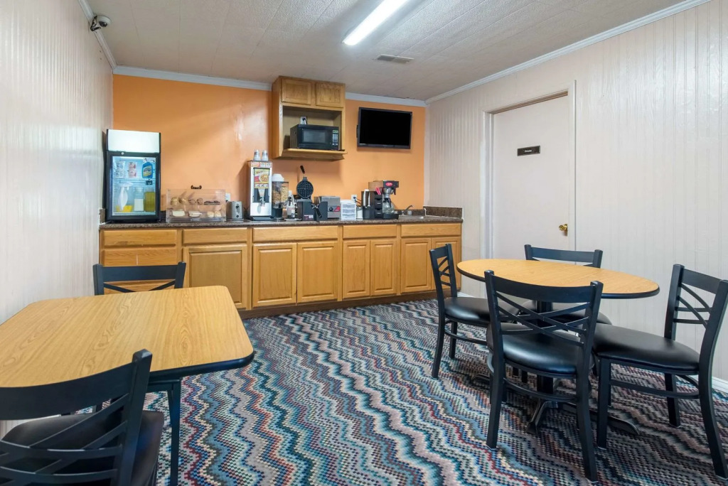 Highway Inn