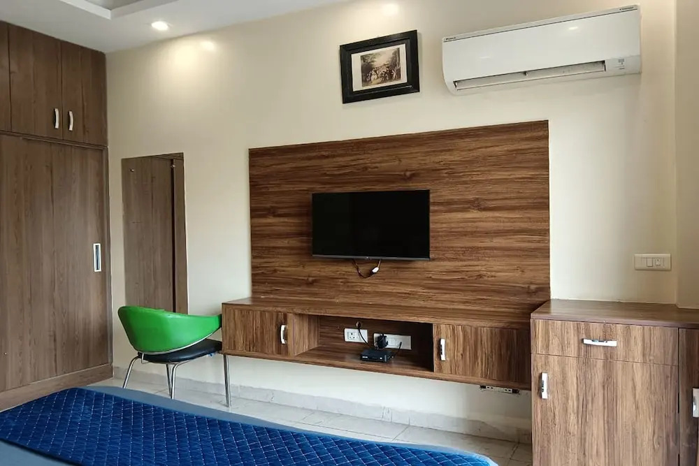 The Indian Hotel & Kitchen