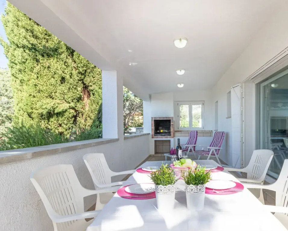 3 Bedroom Villa in Roses Near the Beach