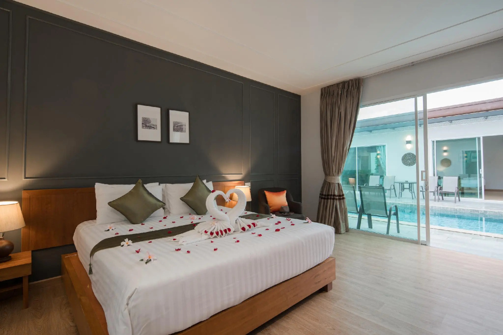 Phuket La Siesta, Naiharn Beach