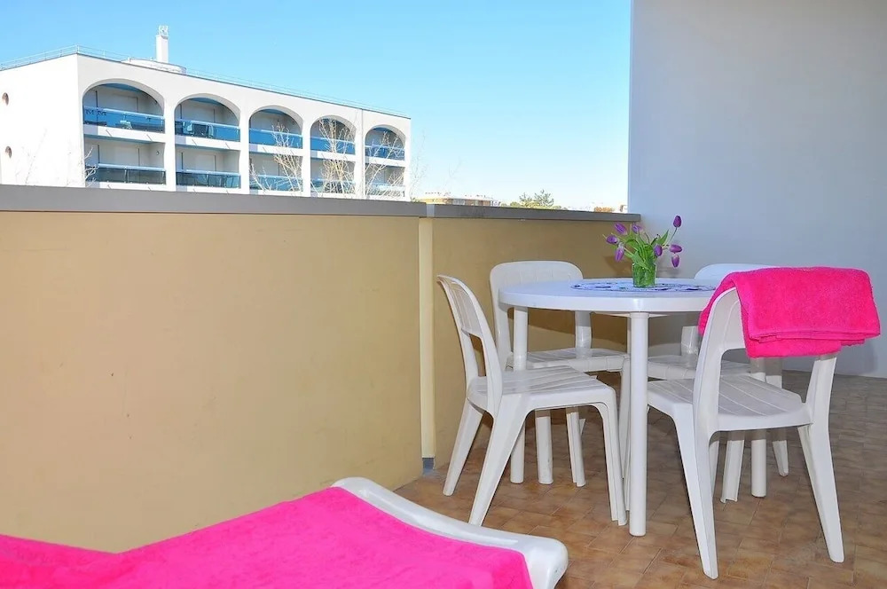 Bright sea Front Apartment With Terrace-beahost