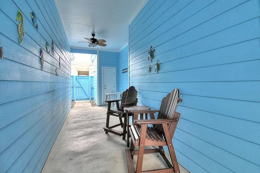 Blue Pelican 3 Bedroom Townhouse by Redawning