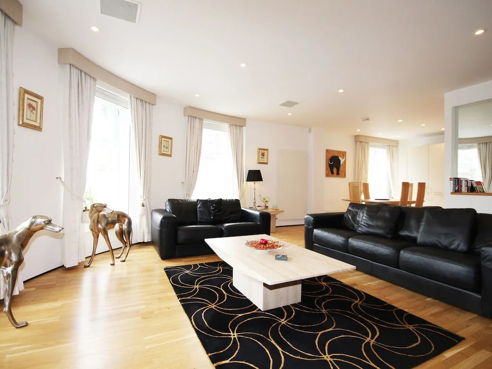 93a Grey Street Apartments