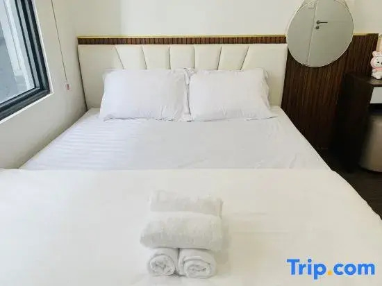 Tayastay - 1 bedroom apt at The Emerald Golf View - Pool, Gym, Near Aeon Mall and VSIP
