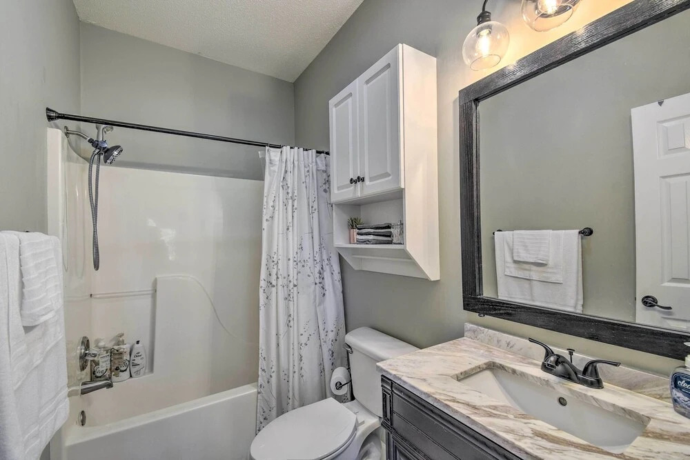Condo w/ Pool Access & Central A/C - 2 Mi to Beach
