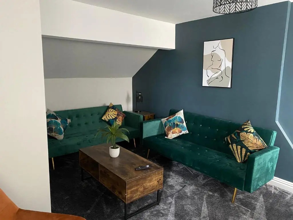 Stylish 2 bed apartment sea front location suite 3