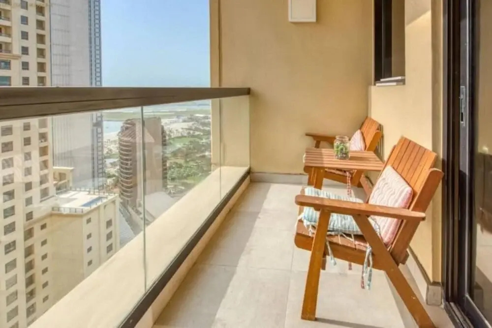 Jbr Sea View Captivating 4-bed Apartment in Dubai