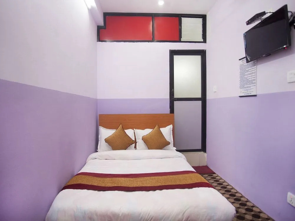 Oyo 341 Hotel Kusum Kohinoore