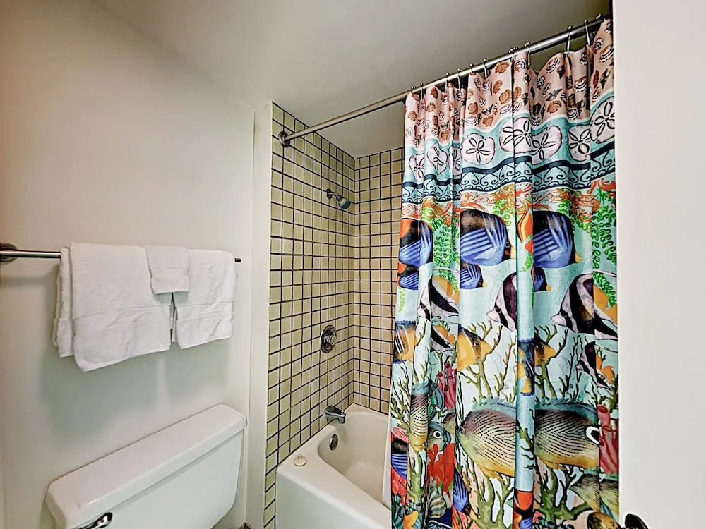 New Listing! Oceanfront W/ Resort Amenities 2 Bedroom Condo