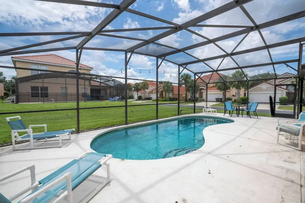 Villa Tranquility 4 Bedroom Home by RedAwning