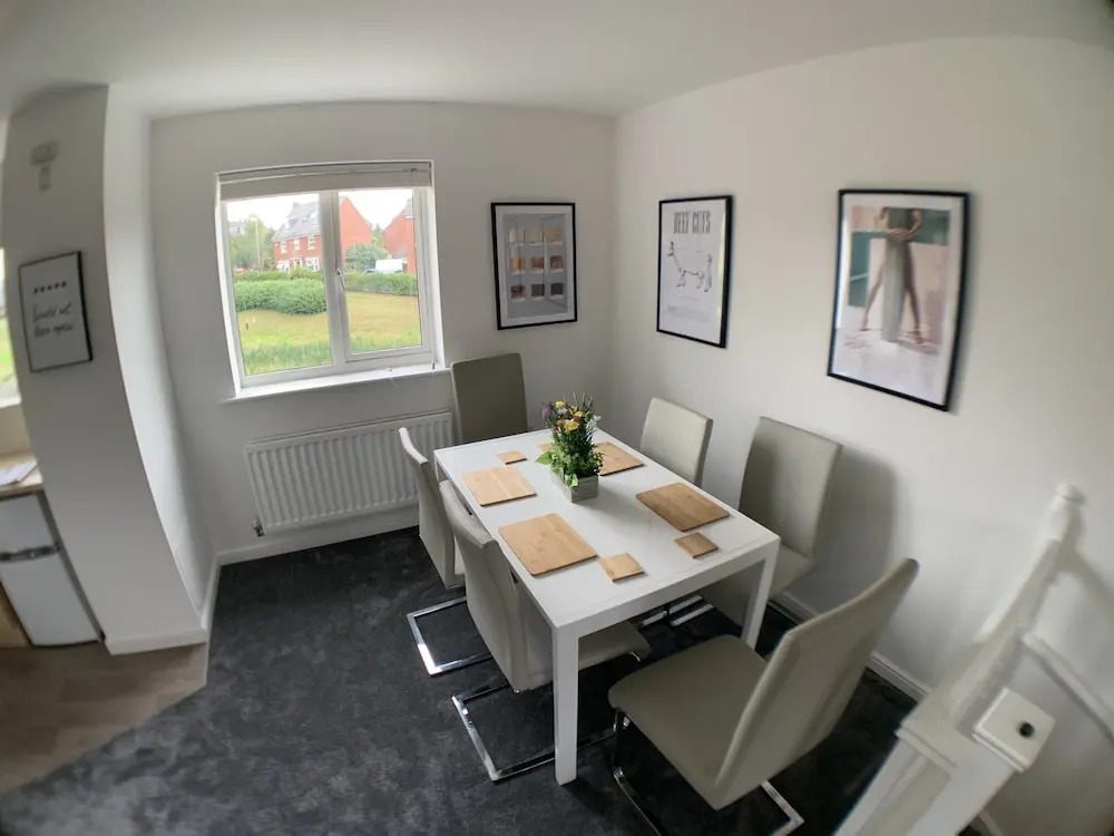 The coach house views netflix sleeps 5