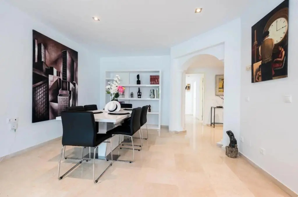 Charming 2 Bedroom Trocadero Arena area
