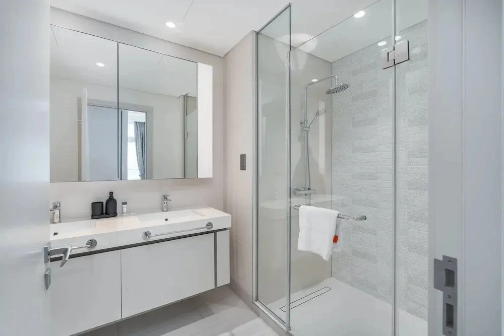 Mesmerizing 2BR in Emaar Beachfront With Sea Views