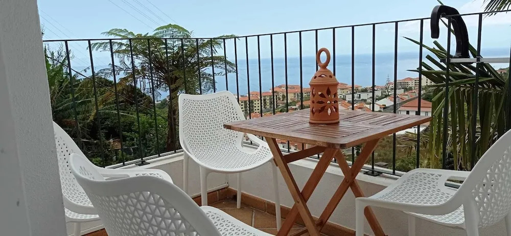 Charming 3-bed Apartment With sea & Mountain View