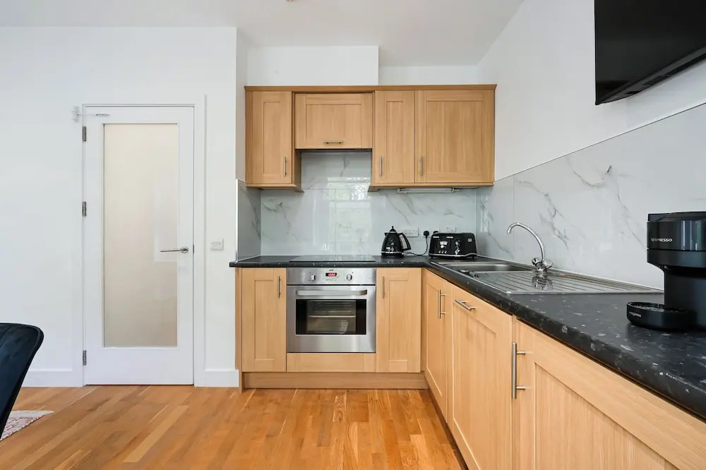 Avari Apartments - Grays Collection
