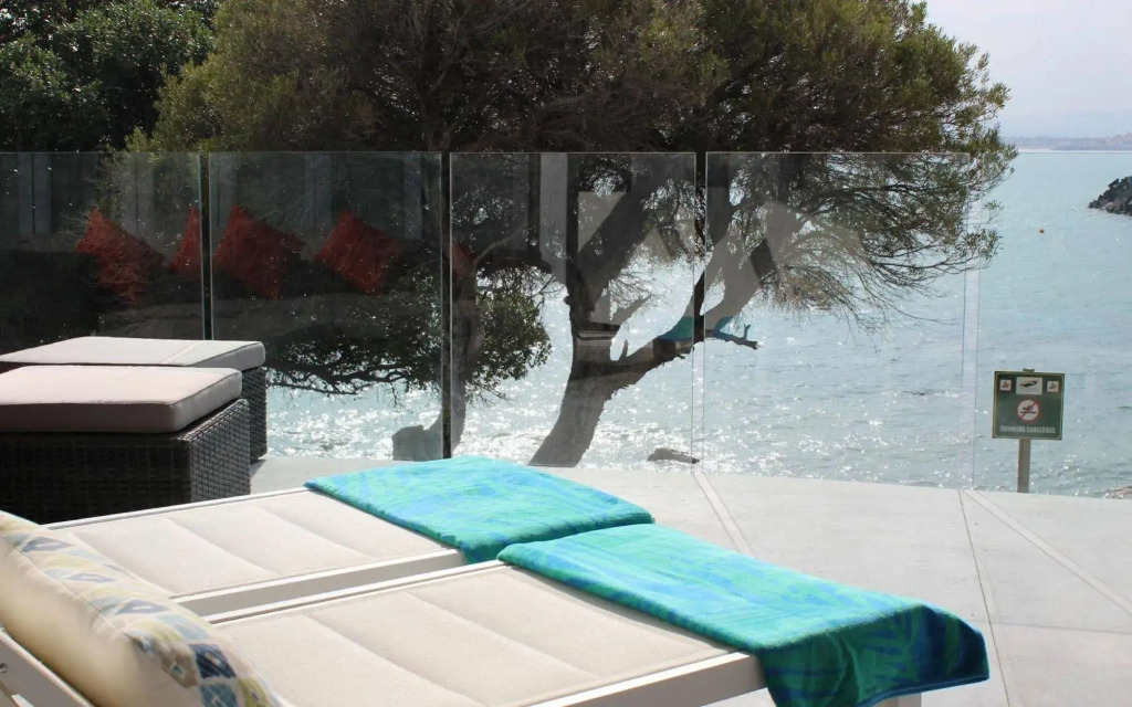 Bikini Beach Holiday Home, On the Beach, Sleeps 9
