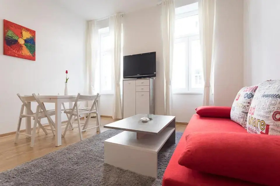 Bright Red Heart Apartment in Leopoldstadt