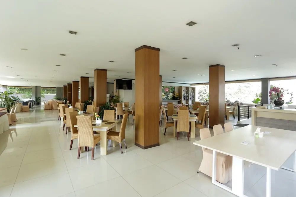 RedDoorz Plus near Farmhouse Lembang