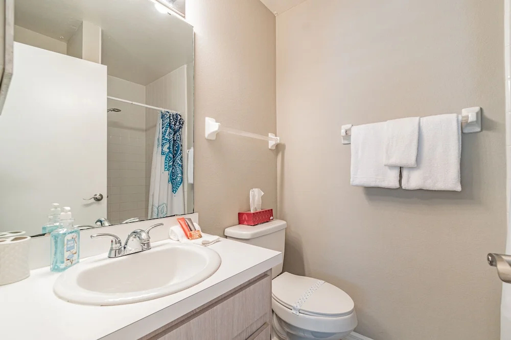 Near Theme Parks! In-Ground 3 BR Pool Home, Sleeps 7, Total Privacy!