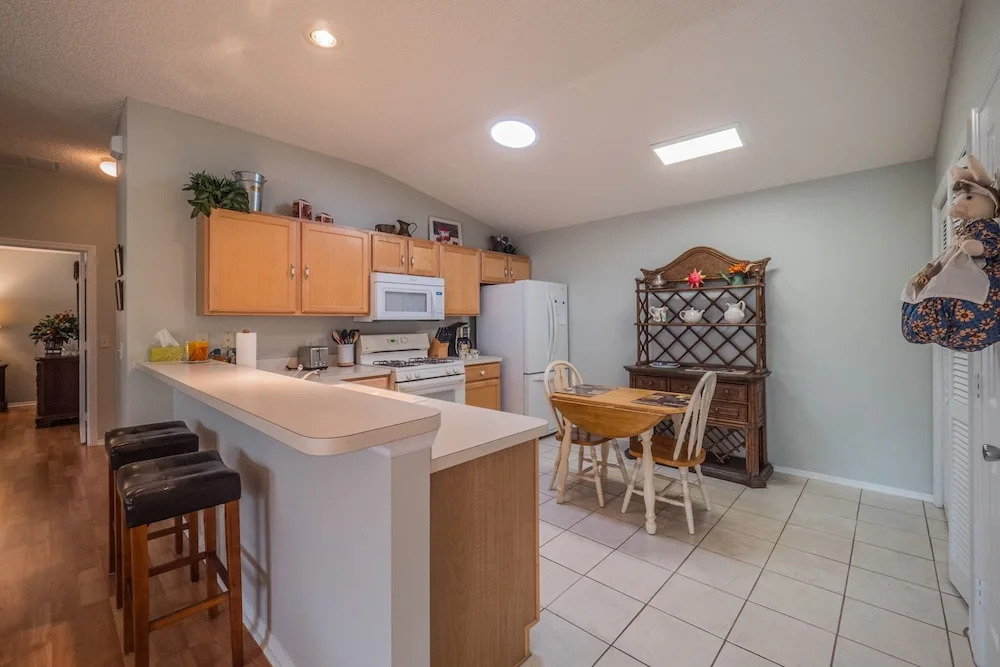 Amelia Avenue 3669 by White Pelican VR