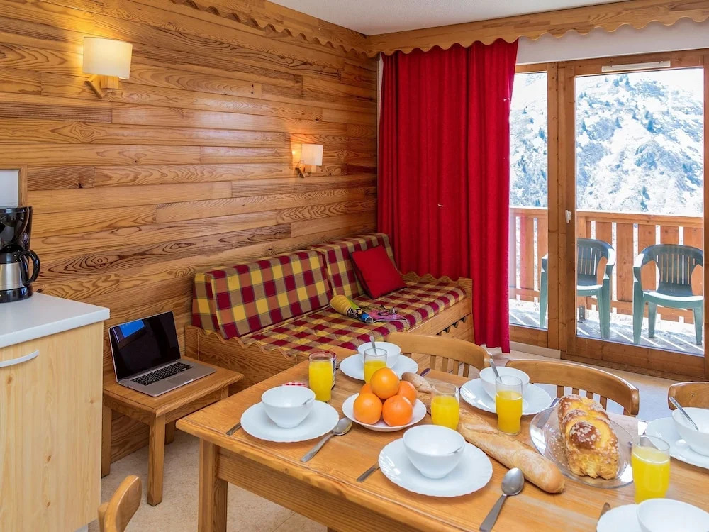 Carefully furnished apartment near the piste and Valmeinier