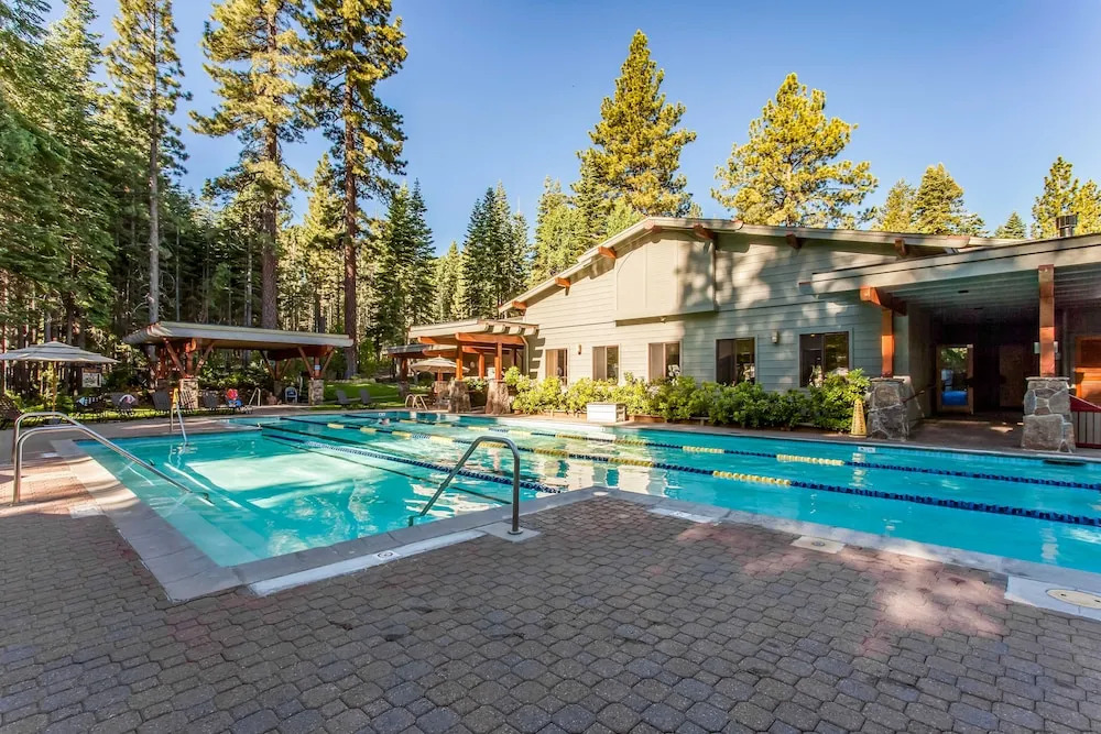 All-season Mountain Getaway W/ Pools & Hot Tubs 2 Bedroom Condo