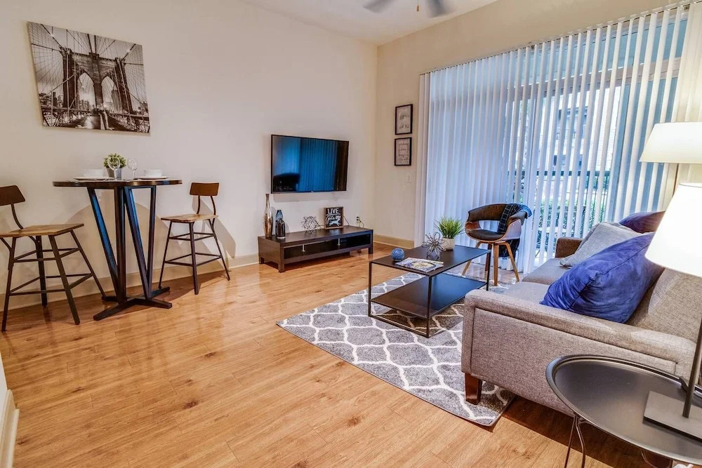 Relaxing & Stylish Home Parking Very Safe Area