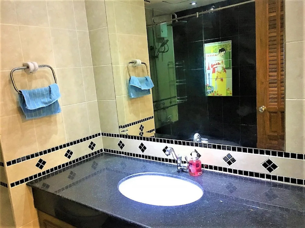 Royal Hill Resort Pattaya Corner Condo With sea & Pool Views