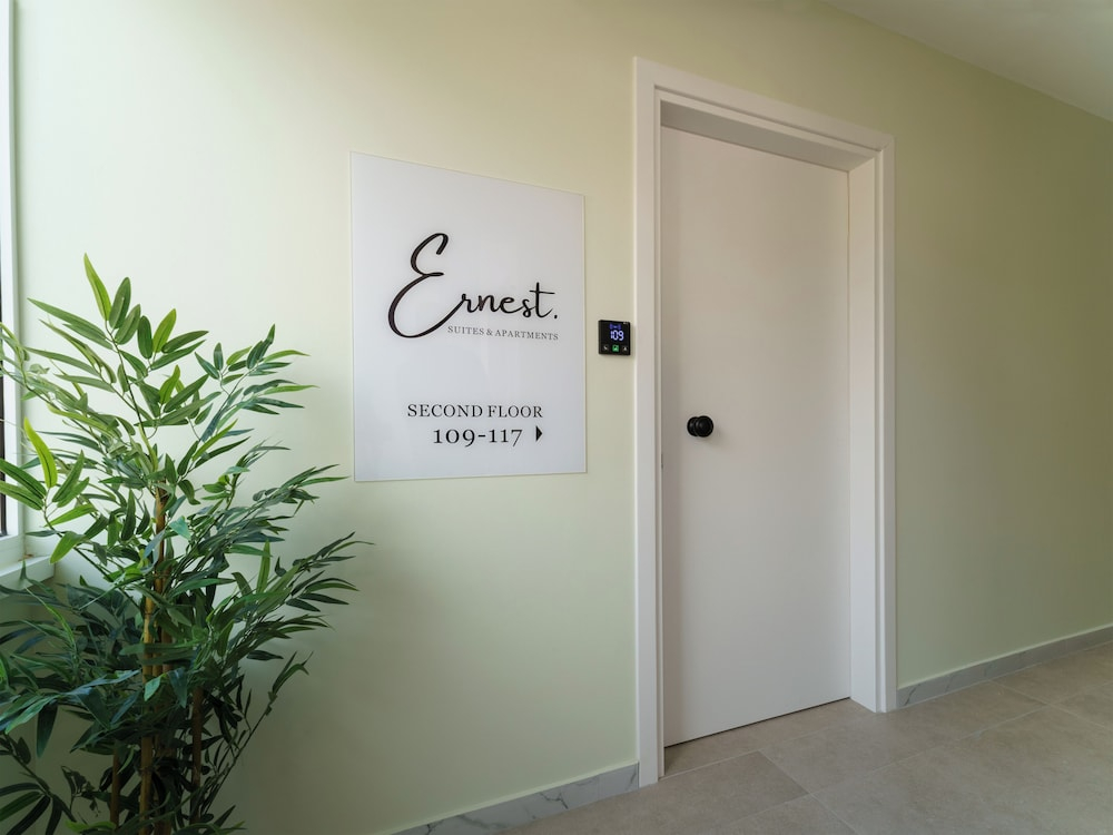 Ernest Suites Psiri