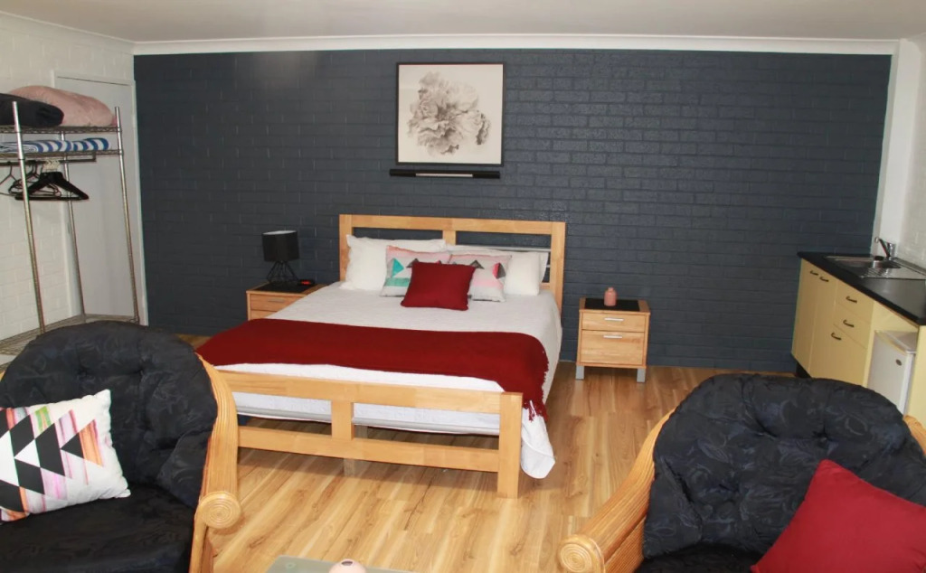 Salamander Beach Accommodation Adults Only