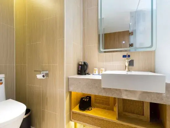 Super 8 Select Hotel (Beijing Bird's Nest Anli Road Subway Station)