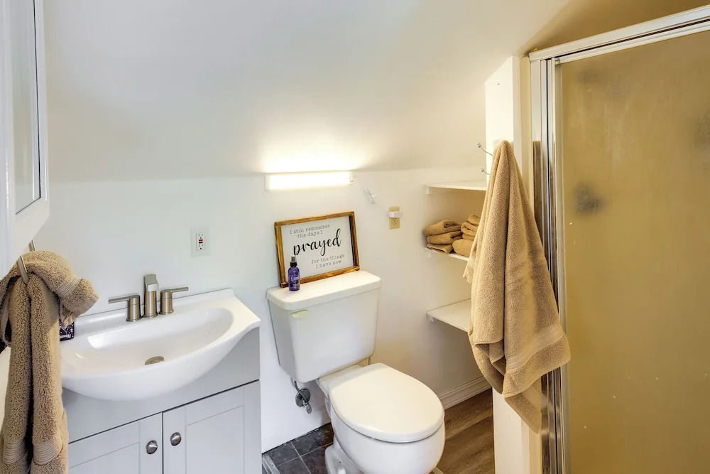 Charming Hamilton Hideaway: Half-mi to Main St!