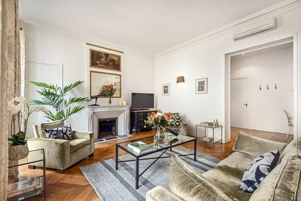 Rue Honore Chevalier - Two Bedroom Apartment