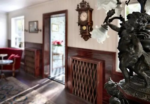 Red Haven Cottage