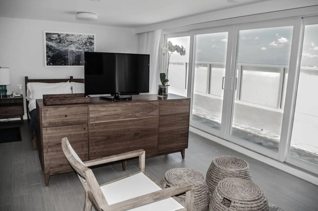 Tides Inn Hotel