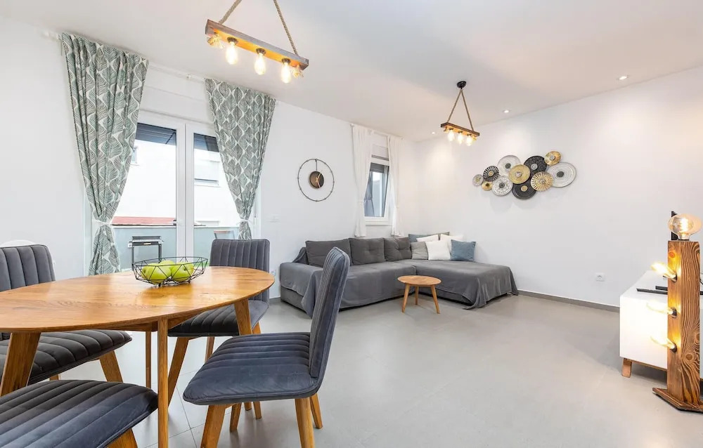 Nice Apartment in Vrsi With Wifi and 3 Bedrooms