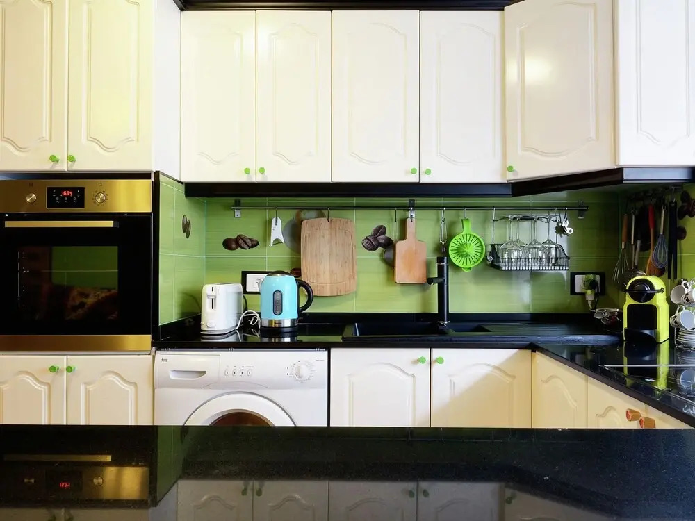 Spacious & Attractive Studio with Communal Pool near Beach