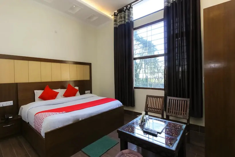 OYO 26596 Hotel Ambika