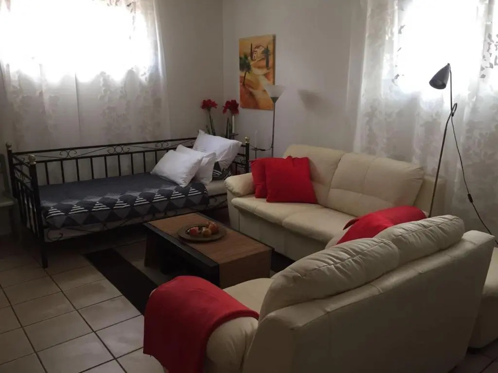 1 Zimmer Appartment im Basement links 108 A