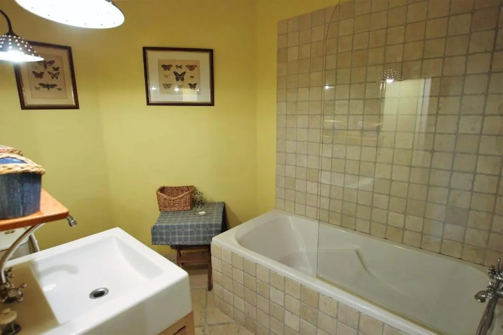 cozy studio equipped with indoor heated pool in standing residence