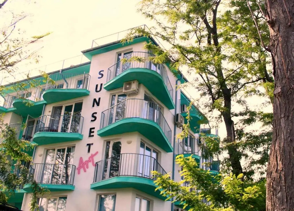 Sunset Art Hotel